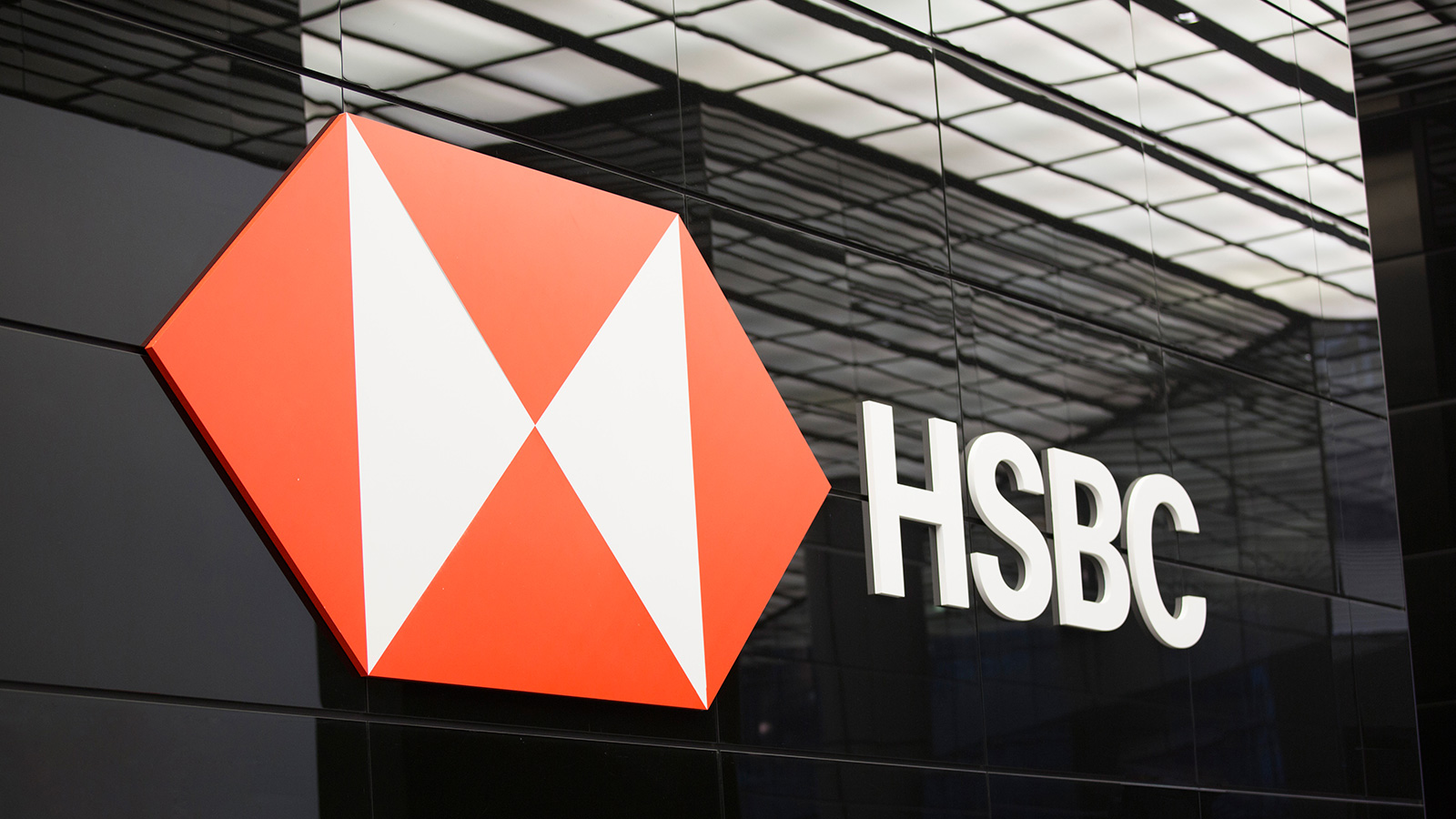 HSBC Managers to Hot Desk Instead of Having Private Offices