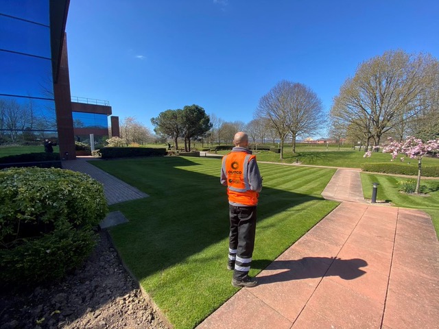 Outdoor Maintenance Contractors Needed in the Midlands