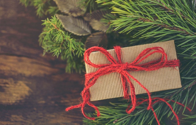 Buying Gifts for Colleagues – The Best and The Worst of the Office Secret Santa