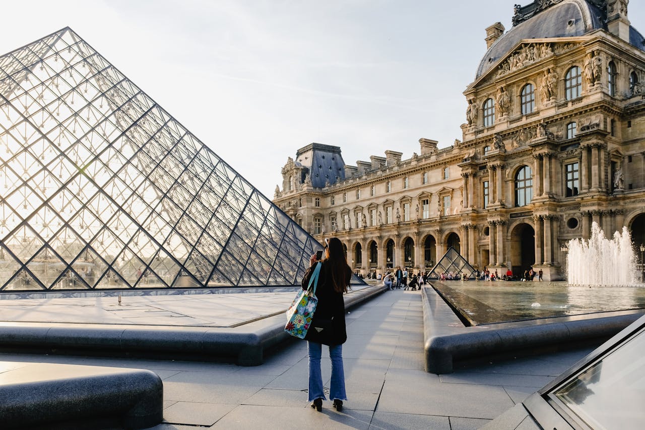 Structural Issues at Louvre Museum Causes Temporary Closure