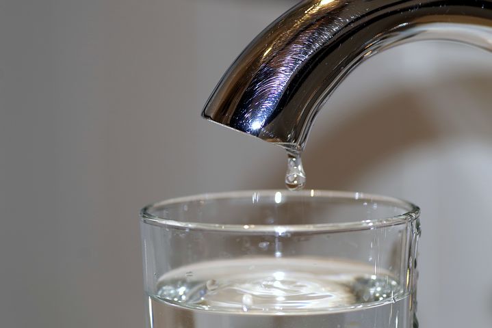 Fresh Water Tap and Glass