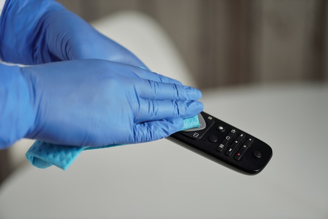 Cleaning glove tv